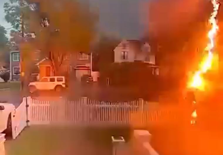 (Video) Lo golpea un rayo y sobrevive milagrosamente sin ningún rasguño