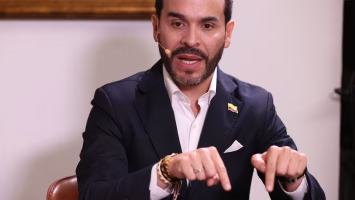 Colombia pide calma tras la suspensión judicial del convenio para producir pasaportes