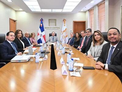 Gobernador del BCRD destaca fortaleza de las AAyP