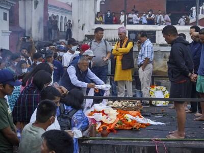 Riada masiva en Nepal: familias celebran funerales sin cuerpos