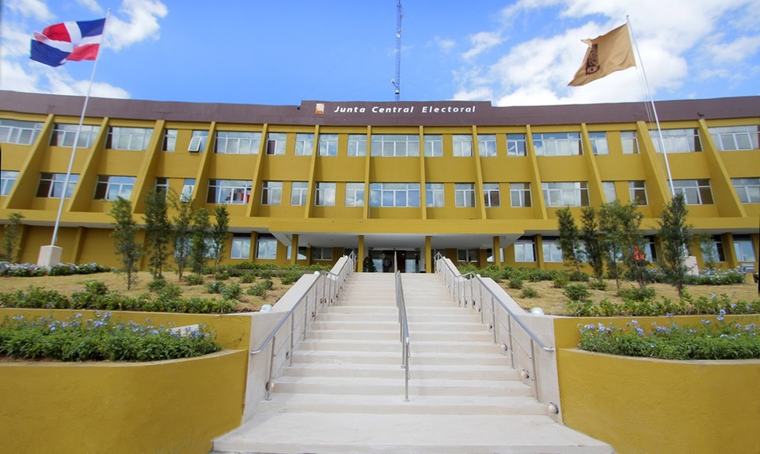 Junta Electoral suspende artículo prohibía publicar encuestas fuera de precampaña y campaña electoral