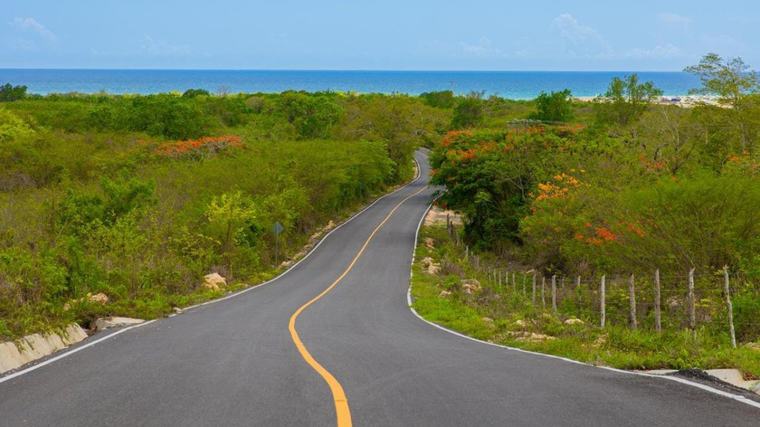 Así es la nueva carretera de Boca de Chavón, que fue inaugurada tras 25 años de espera