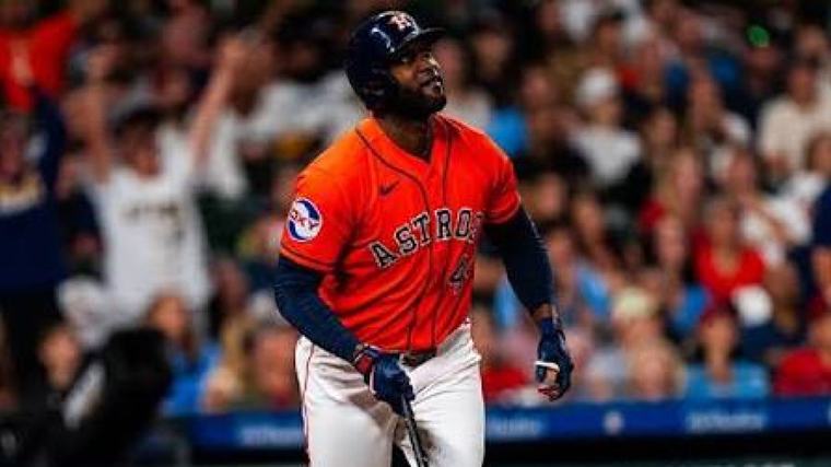 Yordan Álvarez se encamina hacia la Triple Corona