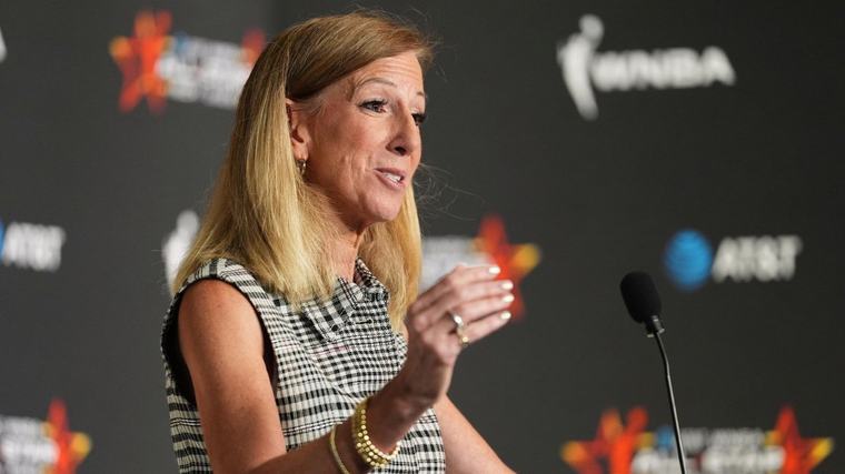 La comisionada Cathy Engelbert anuncia su retiro de la WNBA
