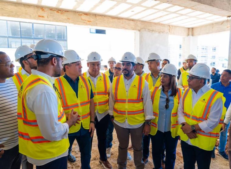 Ministro Jean Luis Rodríguez supervisa avances del Centro Universitario UASD Santo Domingo Este, obra con 60 % de ejecución que impulsará la educación superior e inclusión social
