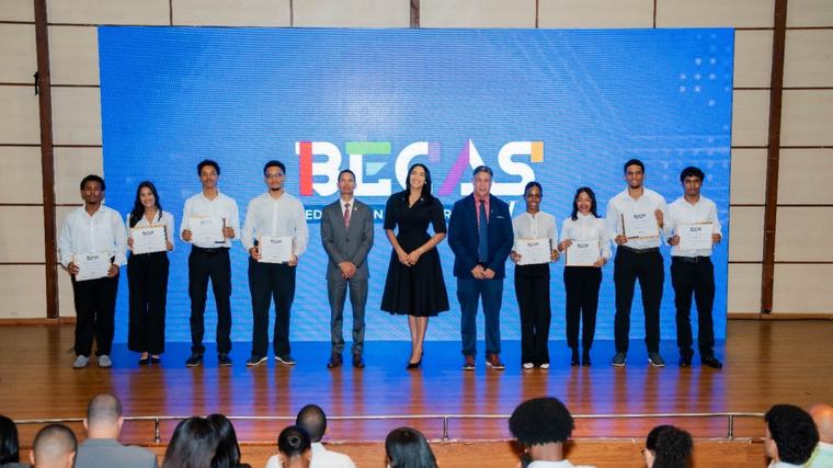 118 estudiantes reciben una nueva oportunidad para avanzar en sus estudios con becas del ITLA
