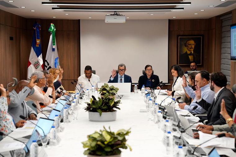 CNSS garantiza derecho a pensión de servidores públicos al permitir reintegro de fondos