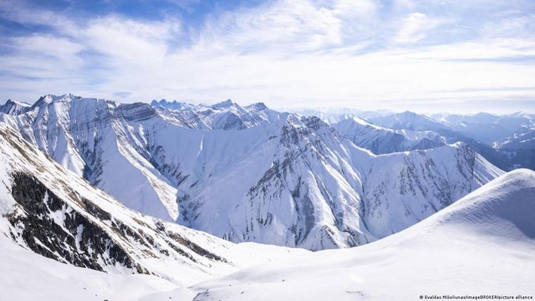Al menos 11 muertos y seis desaparecidos en alud de piedra y nieve en Cáucaso ruso