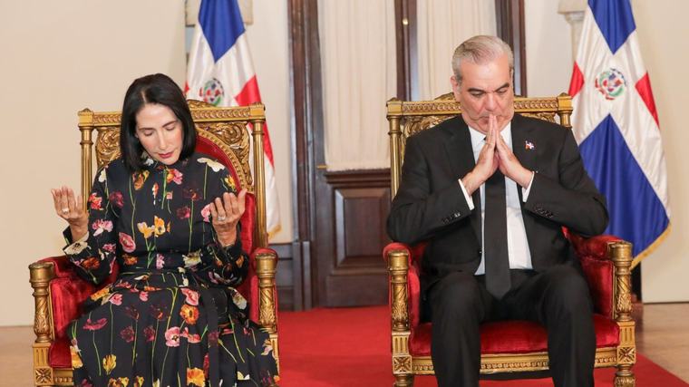 Abinader llama a transformar la fe en acción durante jornada de oración por el país