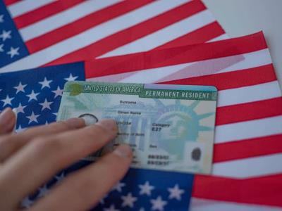 USCIS actualizará formulario para solicitar la residencia permanente