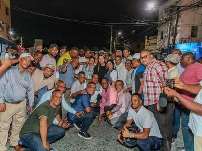 Carolina Mejía entrega 356 luminarias LED para calles Cristo Rey